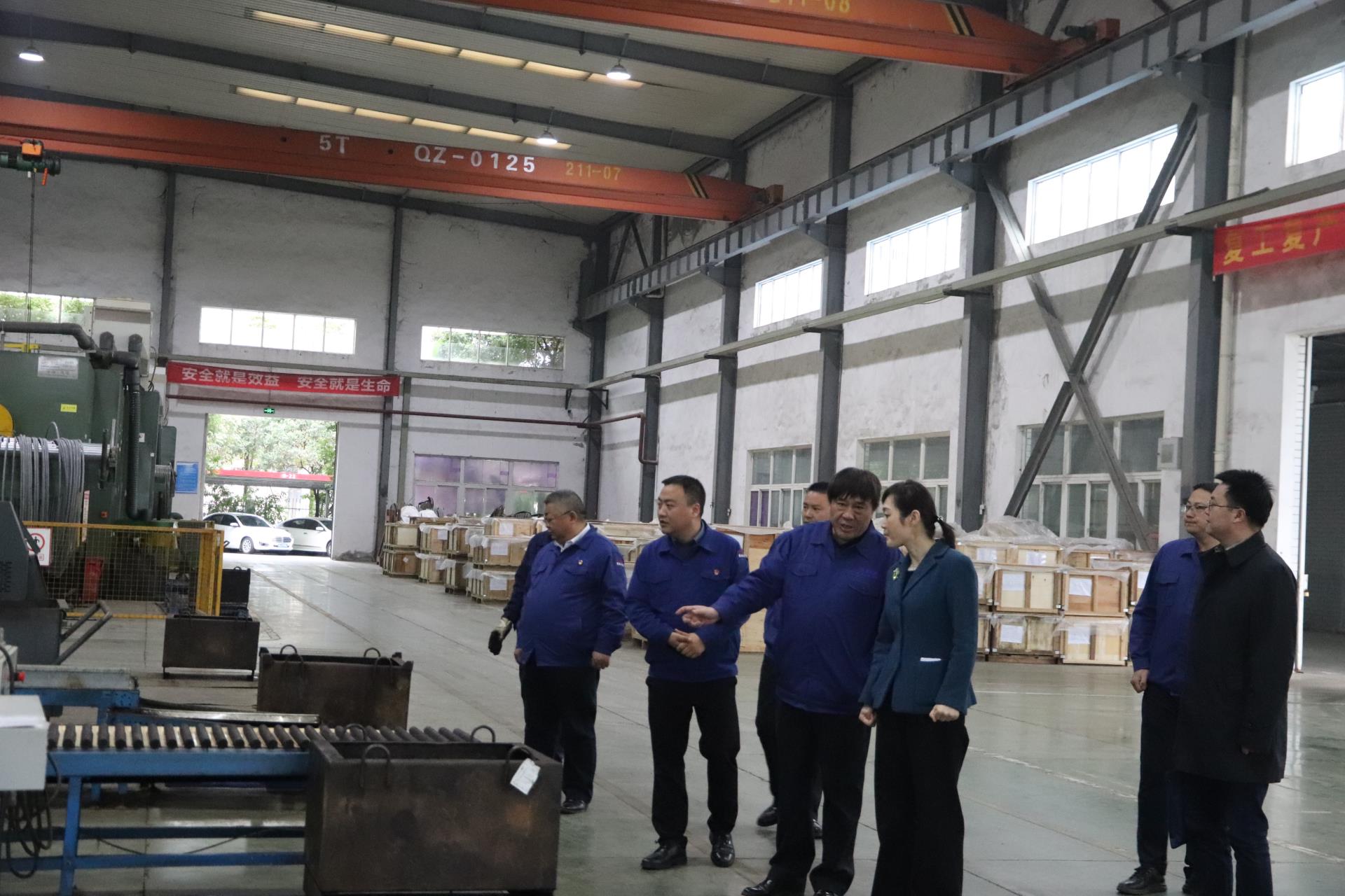 閔慶到重標(biāo)公司.jpg 閔慶到重標(biāo)公司.jpg